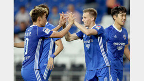 ‘조용한 강자’ 울산, 2관왕 가시권