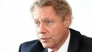 버클리 세계백신면역연합 CEO “백신 제조, 아동에도 기업에도 희망”