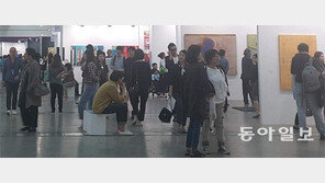 전시가벽 높이 0.6m 키운 KIAF… 관람객 5만, 판매 270억