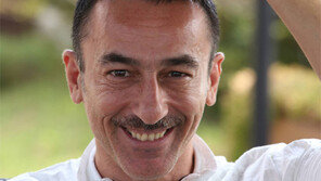 디미트리스 파파이오아누 “아테네 올림픽 개막식의 종이배… 서울 올림픽의 굴렁쇠 소년에서 영감”