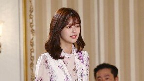 [동아포토]정소민 ‘짧아진 치마 긴머리 변신’