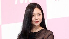 [동아포토]이솜 ‘매력적인 고양이 눈빛’
