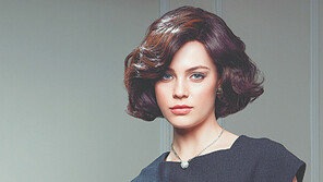 [2017 TREND WATCH]씨크릿우먼, 조선의 ‘가체’에서 영감… 미의 개념을 ‘헤어웨어’로 제품화