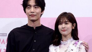 [포토] 이민기-정소민 ‘잘 어울리나요?’