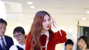 [포토] 현아 ‘백화점 시선을 끄는 입장’