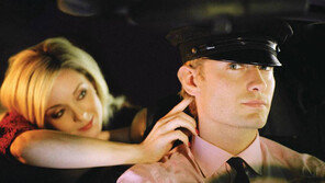 [이 영화] 콜린 퍼스도 울고 갈  주드 로의 ‘알피 룩’