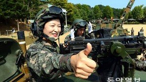 K-1 전차 타고 엄지 ‘척’