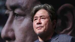 [동아포토]최민식, 침묵의 미친 존재감