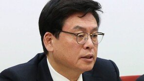 정우택 “문정인 특보 北아나운서 같아…文정권 아마추어리즘 증명한 것”