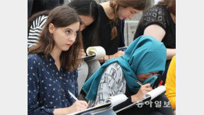 한글 글짓기에 빠진 외국인들