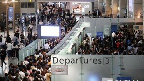 [동아 포토] 명절 앞두고 해외로…출국 인파에 공항 북적