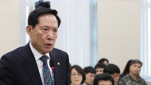 [속보] 송영무 국방장관, 철원 병사 사망사고 특별수사 지시