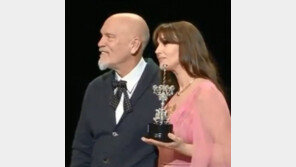 모니카 벨루치, 산세바스티안 영화제 공로상 수상…모니카 벨루치는 누구?