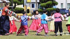 [동아 포토] 추석맞이 전통민속놀이에 즐거운 어린이들