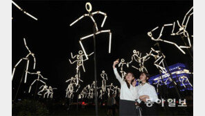 조명기구로 연출한 다양한 캐릭터들