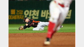 ‘진격의 수비요정’ 번즈, 공은 여기서 멈춘다