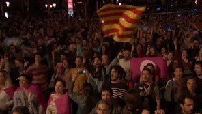 카탈루냐 당국 “투표율 42.3%·독립찬성 90%…독립국 지위 획득”