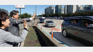 “경부고속도로 가장 밀립니다” 교통통신원 나선 문재인 대통령