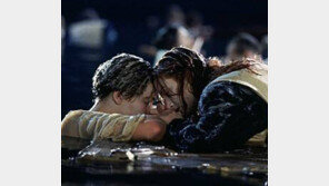 [TV속 영화관]세계 최대 유람선 타이타닉호서 극적으로 만난 로즈-잭의 운명 