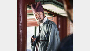 [TV속 영화관]얼굴만 보고 모든 것 꿰뚫는 관상가, 계유정난에 휘말리는데…