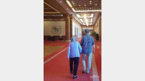 문 대통령, 청와대서 모친 모시고 차례 지내