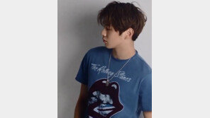 강다니엘, 화보 촬영 영상 공개…팬들 “멋지다”