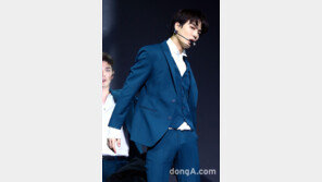 [동아포토]뉴이스트W JR ‘더 성숙한 무대’