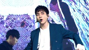 [동아포토]뉴이스트W 아론 ‘화려한 컴백~’