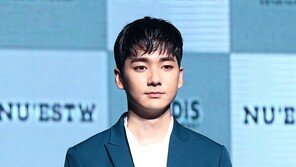 [동아포토]뉴이스트W 아론 ‘긴장 가득한 컴백’
