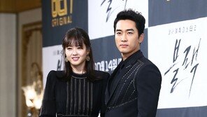 [동아포토]송승헌-고아라 ‘블랙 속 더욱 빛나는 비주얼 커플’