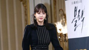 [동아포토]고아라 ‘머리부터 발끝까지 블랙~’