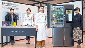 [2017 KCSI 1위 기업]삼성전자, 말 알아듣는 똑똑한 냉장고 ‘셰프컬렉션 패밀리허브’ 