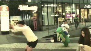 [영상]“홍대 공룡 습격”…윤형빈, SNS 영상 ‘大폭소’