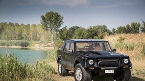 람보르기니, 브랜드 최초 SUV 모델 ‘LM002’ 복원