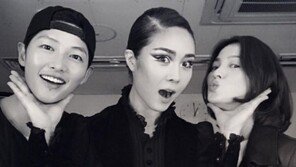 “예비부부와 만남”…옥주현, 송혜교-송중기와 우정샷