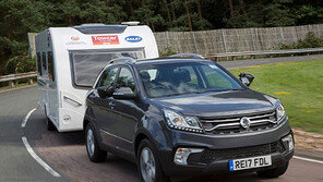 코란도 C, 영국서 2018 올해의 토우카 선정