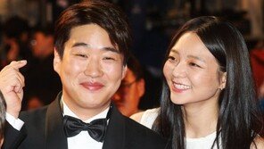 [동아포토]안재홍-이솜, 삼큼발랄한 미소