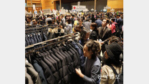 적십자 바자회 성황