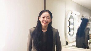 ‘국민여동생’ 문근영, 벌써 30대?…부산국제영화제 대기실서 ‘아찔 시스루’ 시선강탈 