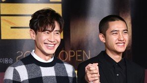 [동아포토]신하균-도경수 ‘이 손 놓치지 않을거에요~’