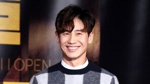 [동아포토]신하균 ‘주름까지 매력적인 미소’