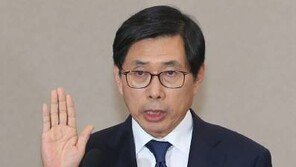 박상기 법무 “박근혜 법정 발언, 부적절…세월호 당일 행적 재조사 必”