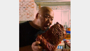 돈스파이크, 아메리카노를 냉면 대접으로…스케일 다른 ‘먹방’