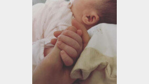 ‘득녀’ 박하선, SNS에 딸 사진 공개 “밤새 괴롭히고 아침 되면…”