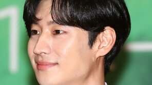 [동아포토]이제훈 ‘조각보다 훌륭한 옆라인’