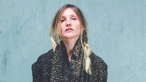 [Q매거진]밋밋한 가을-겨울 패션, 스카프 한 장이면 멋쟁이 변신 