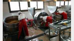 급식서 고래회충 발견…전문의 “회 먹고 10시간 내 배 아프면 고래회충 의심”