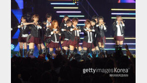 [음담잡담] 음악 아닌 악수를 파는 日음반시장