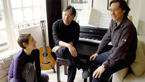 [단독]“유랑자끼리 통해… 11년째 우정”