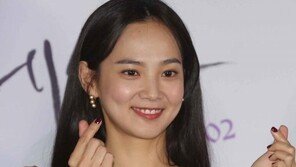 [동아포토]윤승아, 우아한 하트